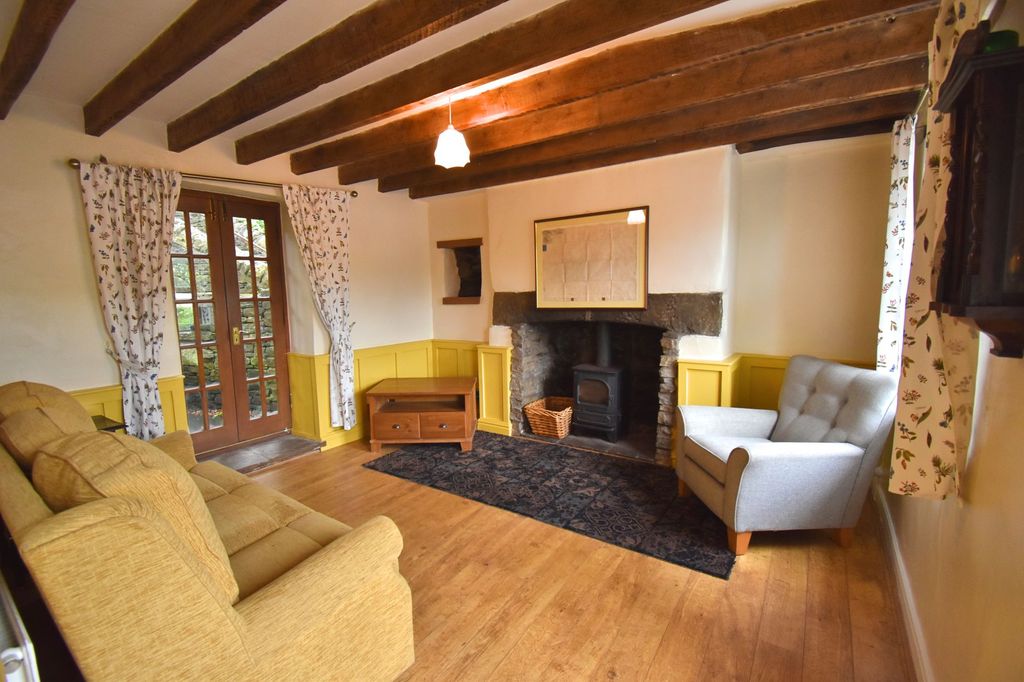 Property photo 2 of 17 Sitting Room