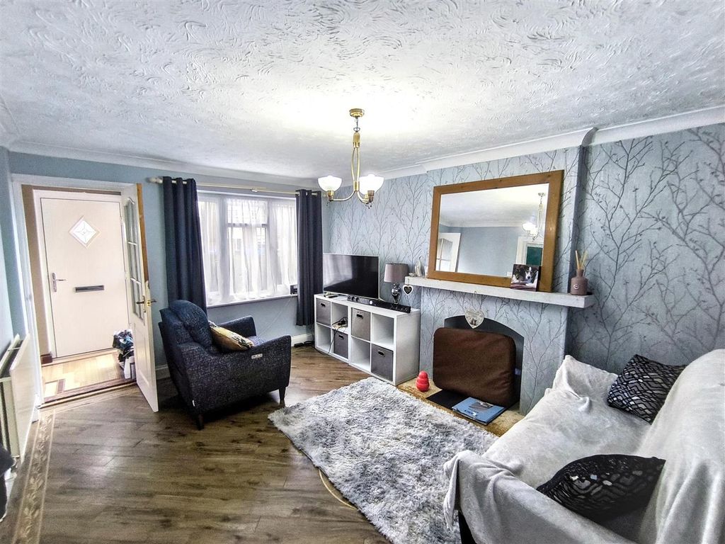 Property photo 3 of 9