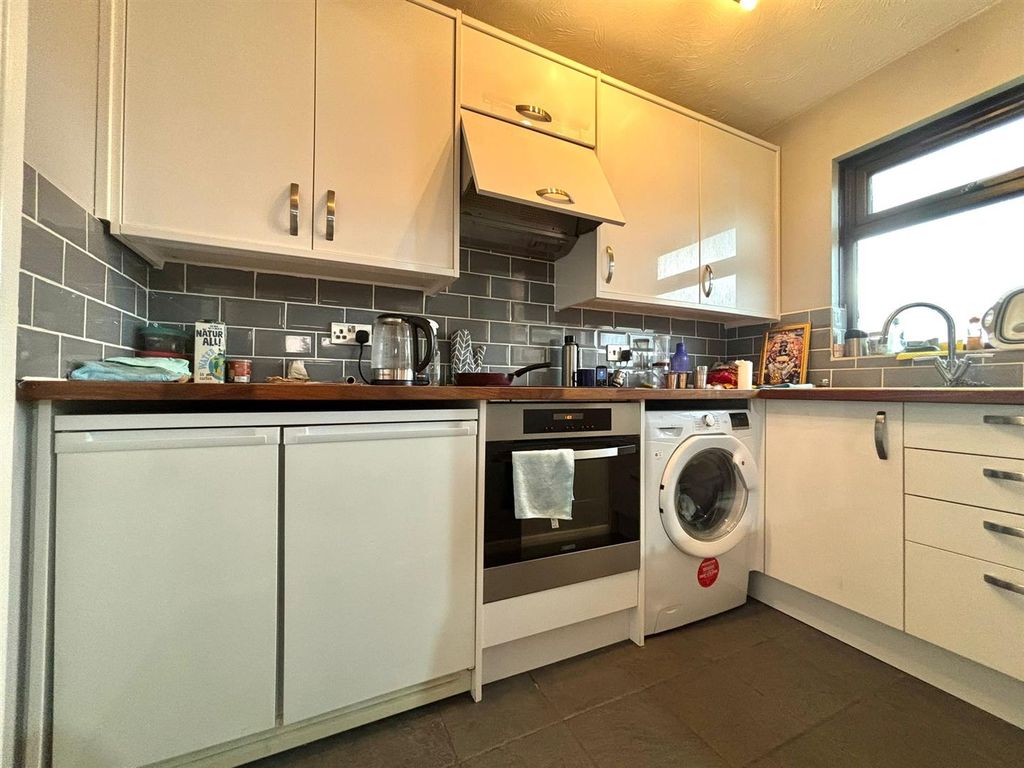 Property photo 3 of 6 Kitchen.Jpeg