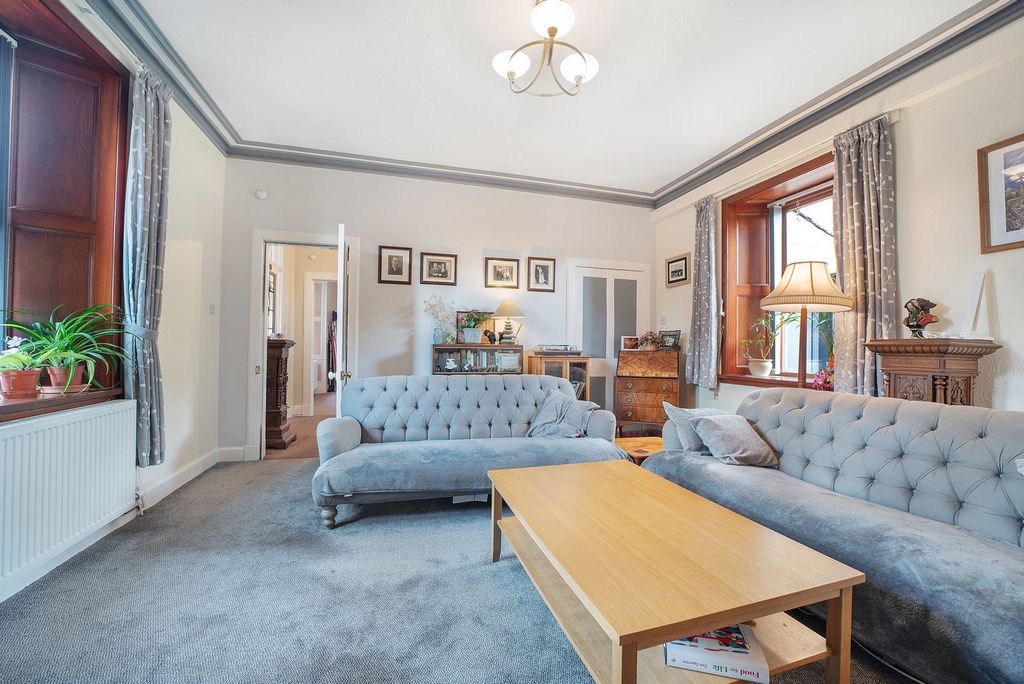 Property photo 3 of 27