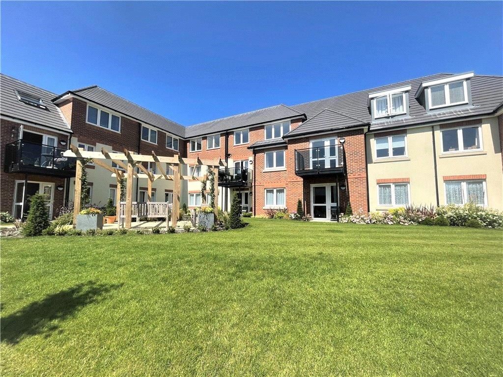 Property photo 1 of 11 Communal Gardens