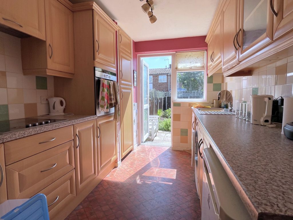 Property photo 3 of 9 Kitchen