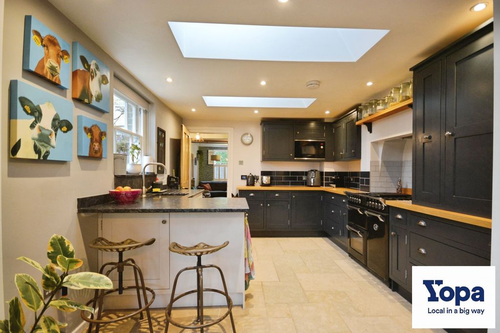 Property photo 3 of 40 Photo #3