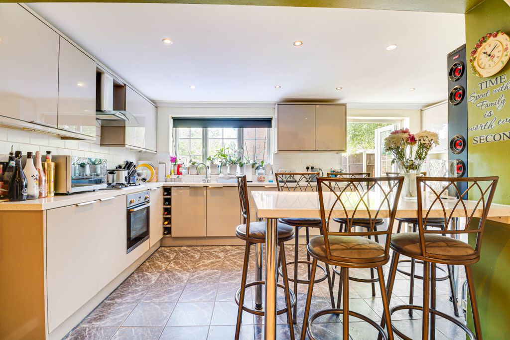 Property photo 3 of 22 Kitchen/Breakfast Room