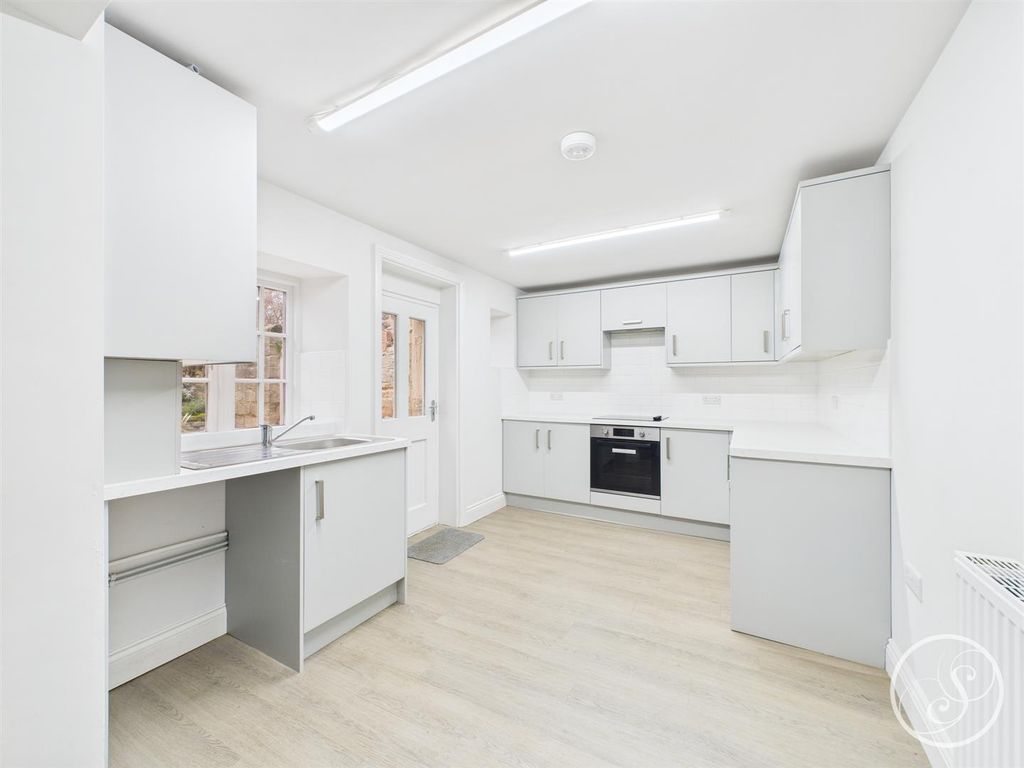 Property photo 3 of 16 Cam02071G0-Pr0778-Still003.Jpg