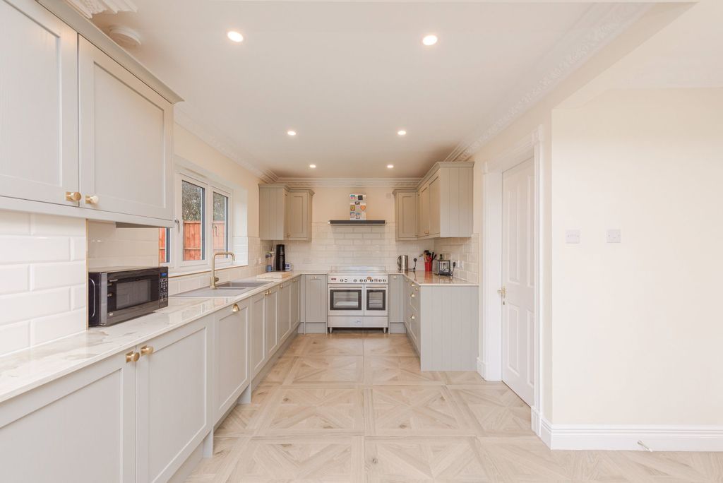 Property photo 3 of 41