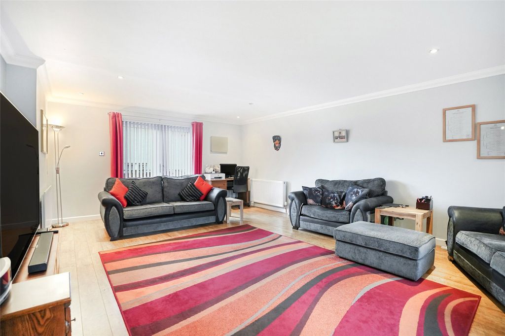 Property photo 3 of 31 Picture No. 05