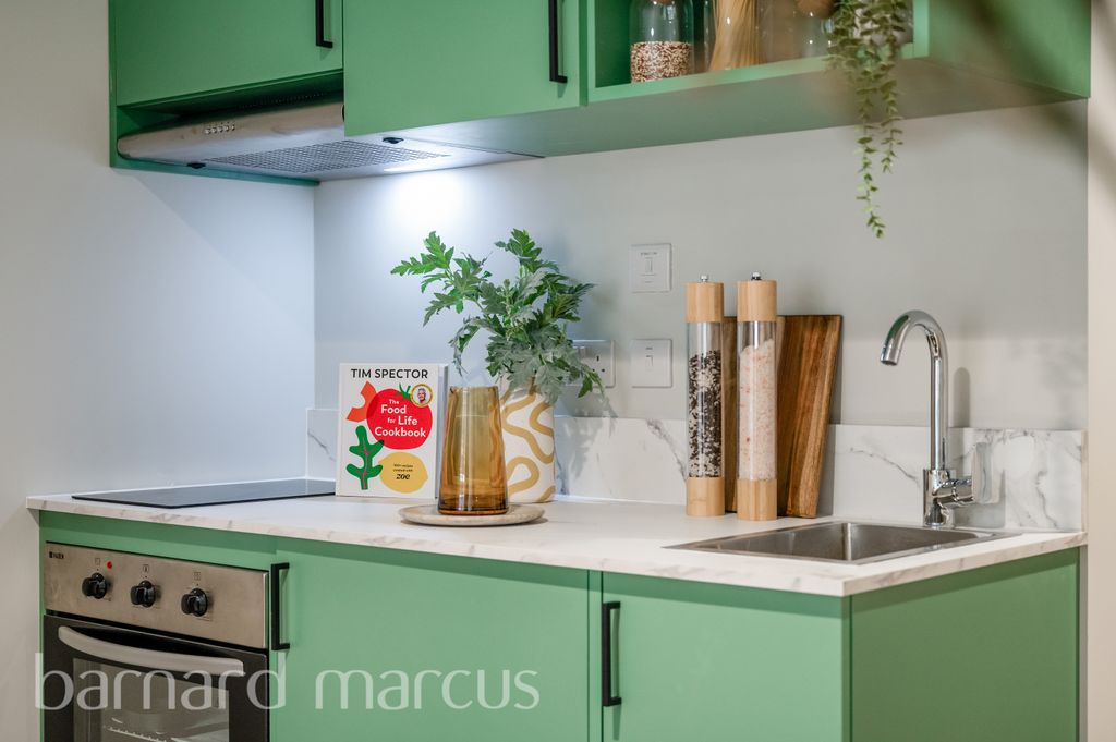 Property photo 3 of 7 Kitchen