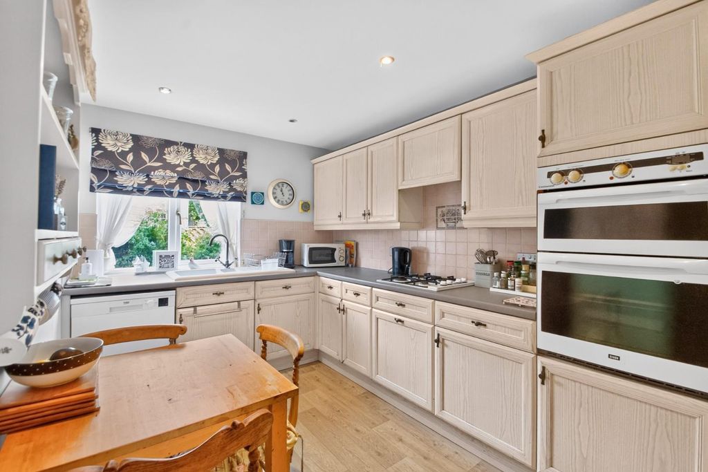 Property photo 2 of 23 14Lowmillcourt-2.Jpg