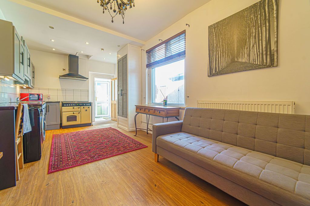 Property photo 2 of 40