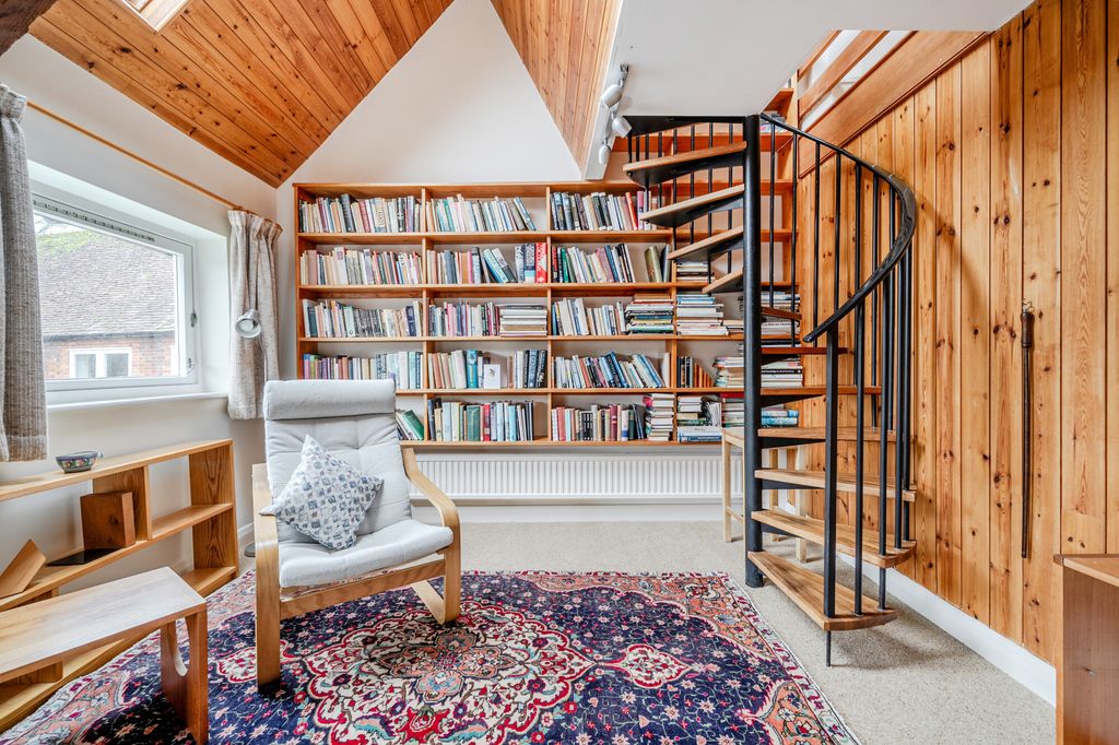 Property photo 3 of 24