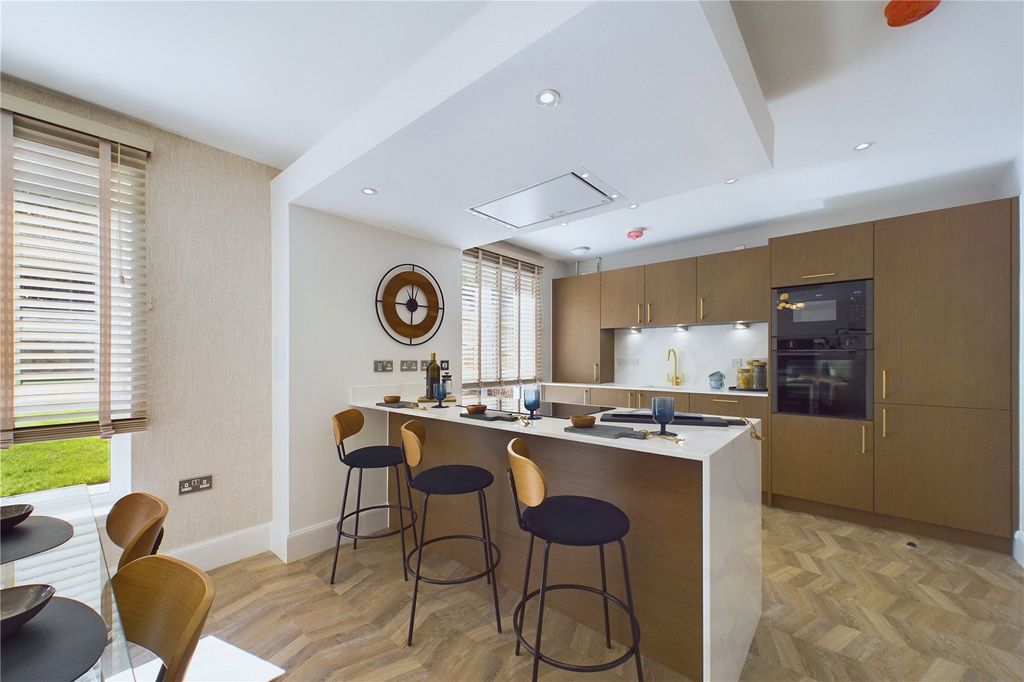 Property photo 3 of 18 Kitchen/Dining