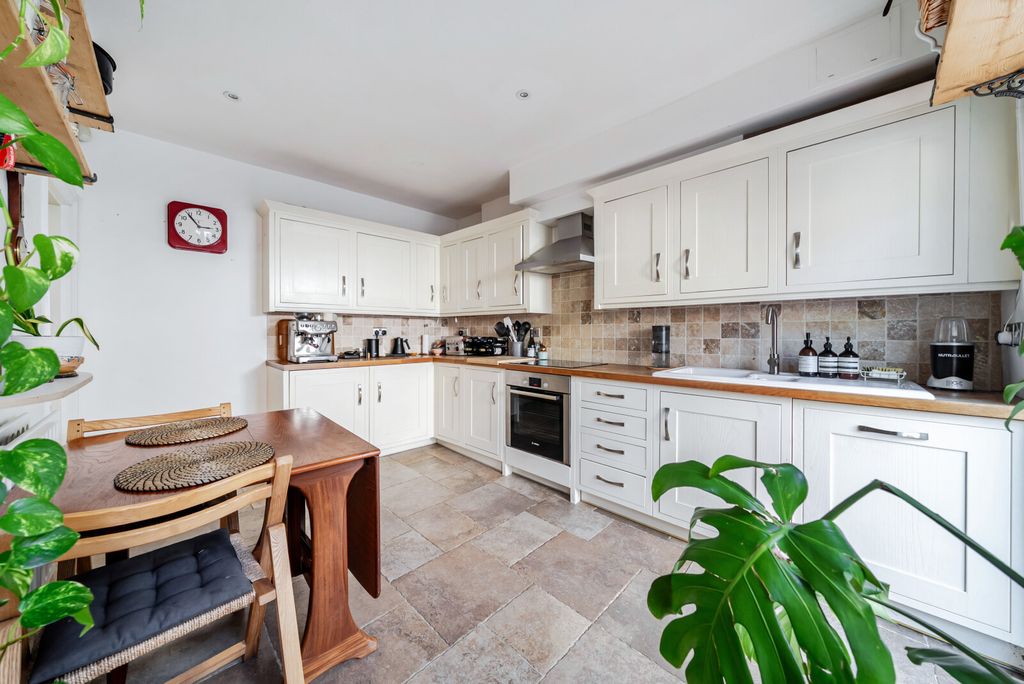 Property photo 2 of 23 1496581-14-6A677B...