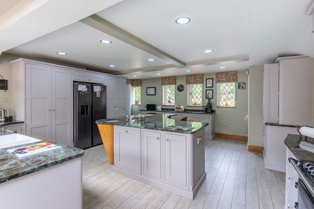 Property photo 3 of 37