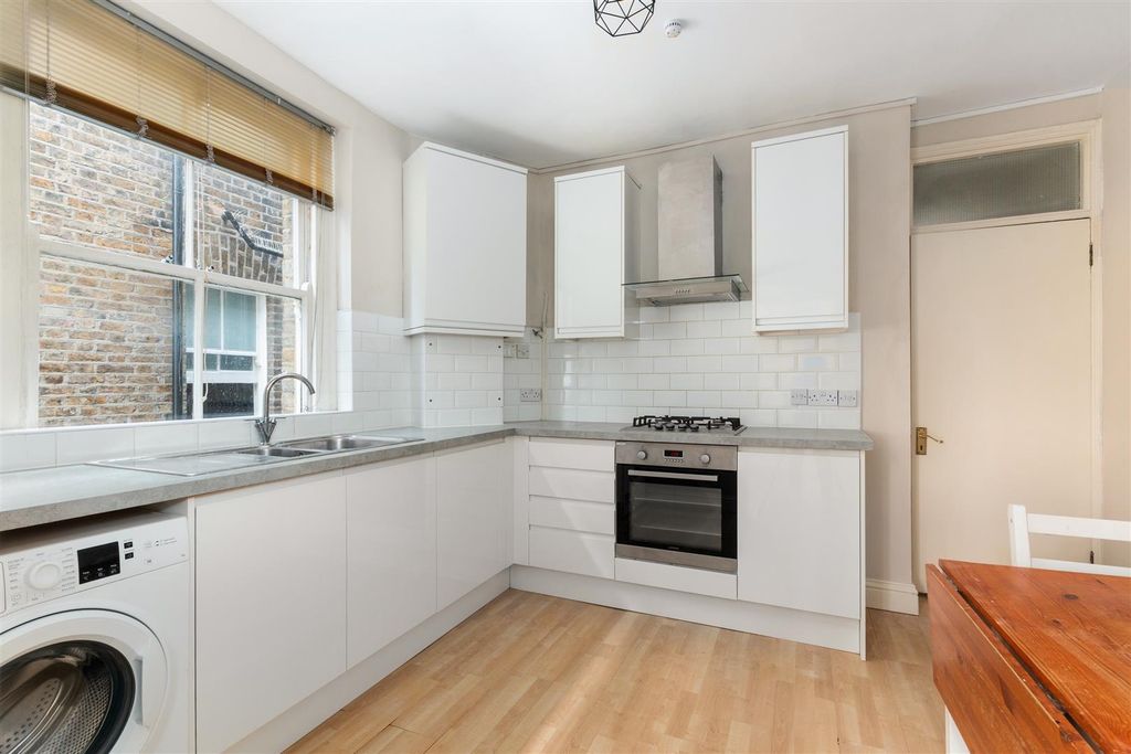 Property photo 2 of 8 Dorset Mansions  Ph7.Jpg