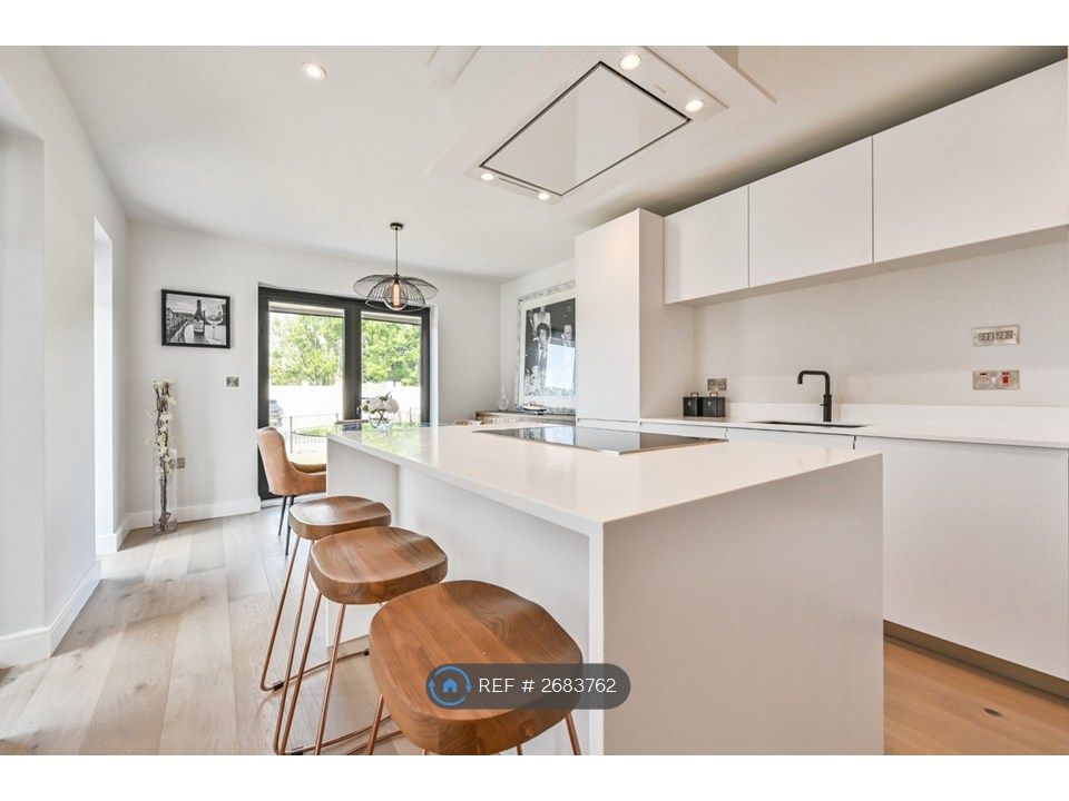 Property photo 3 of 23 Kitchen