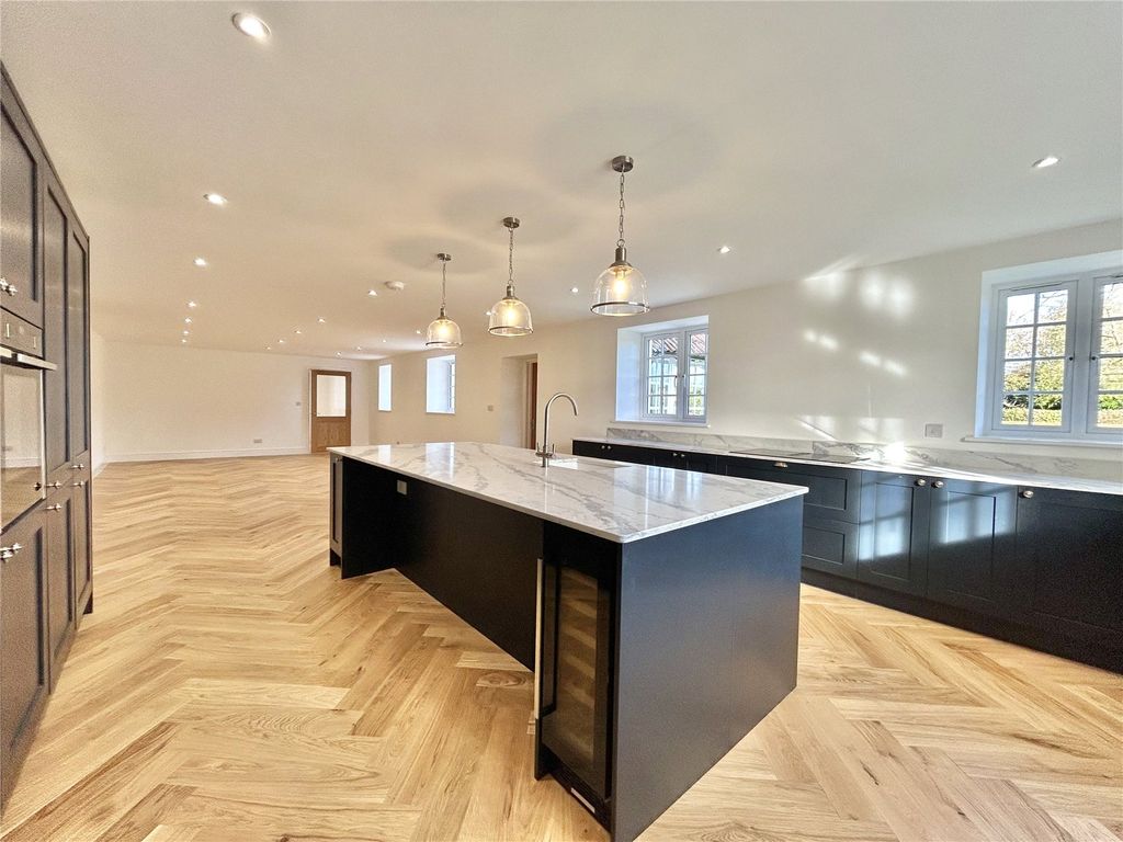 Property photo 2 of 32 Picture No. 24