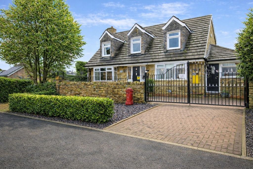 Property photo 1 of 25 Front