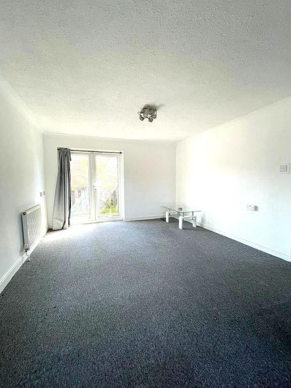 Property photo 3 of 7 Bright_Marketing_Room