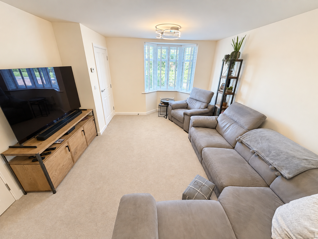 Property photo 2 of 16 10C4A677-8931-4E6F-Baf6-76F165477E2D
