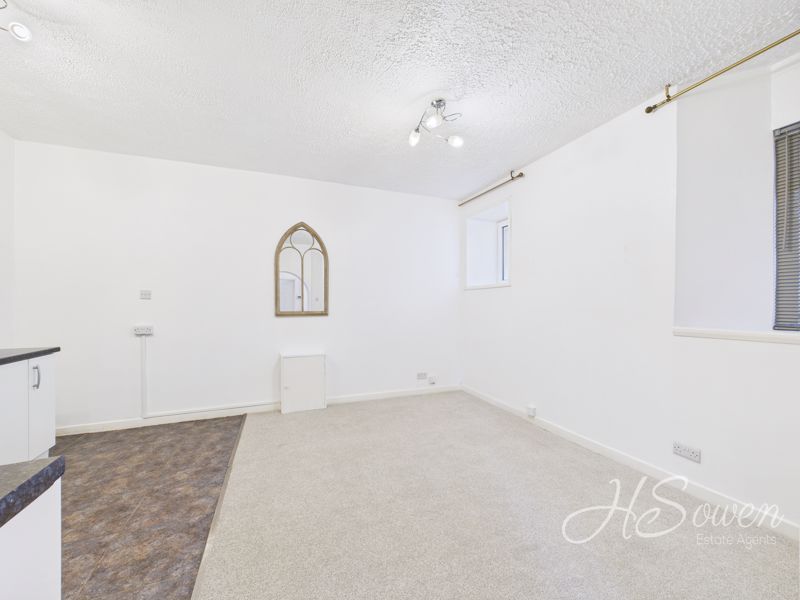 Property photo 3 of 9 Photo 1