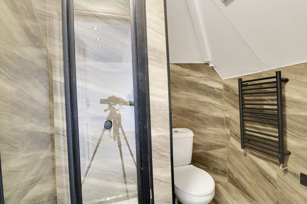 Property photo 2 of 5 5105002