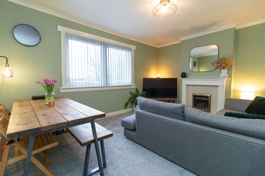 Property photo 2 of 19 Lounge