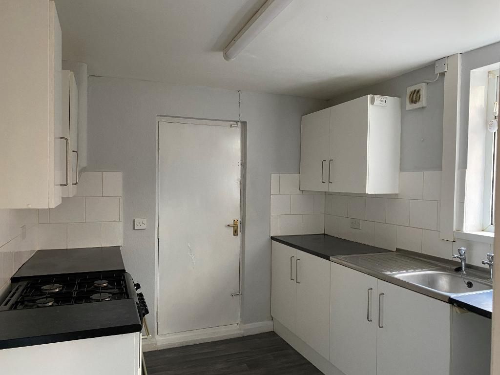 Property photo 3 of 12 Kitchen