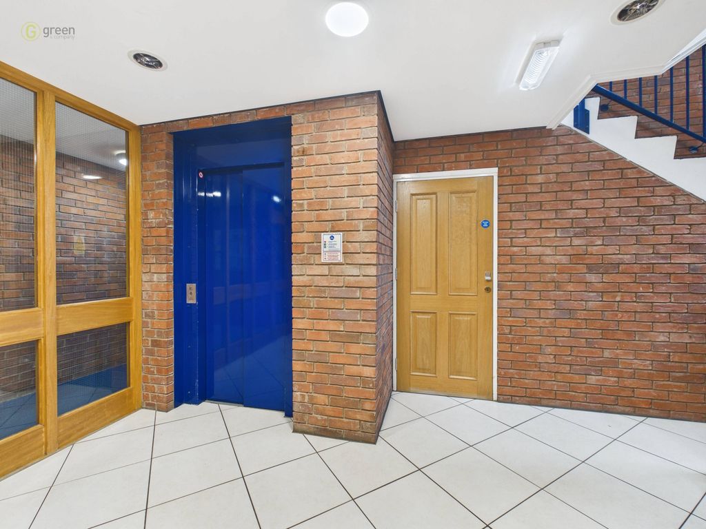 Property photo 2 of 14 Acd0Bbea60684E9090455d5Efe7381d7100Cam04425G0Pr0393Still016