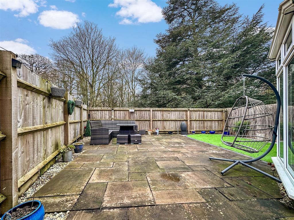 Property photo 3 of 30 Lovely Low-Maintenance Garden 476