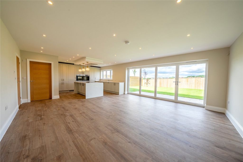 Property photo 2 of 25 Dining-Kitchen 1