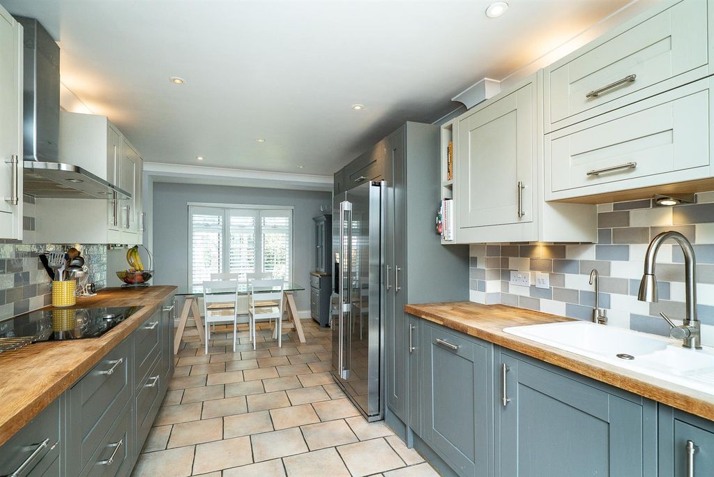 Property photo 3 of 30 48-Harpenden-Road-1017.Jpg