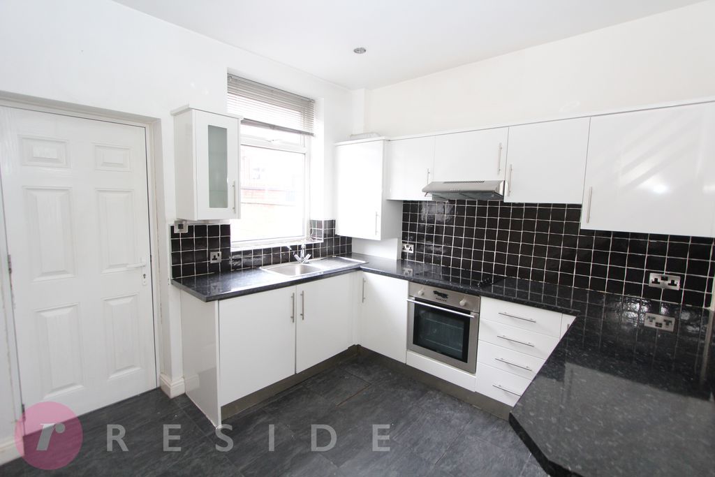 Property photo 3 of 9 Dining Kitchen