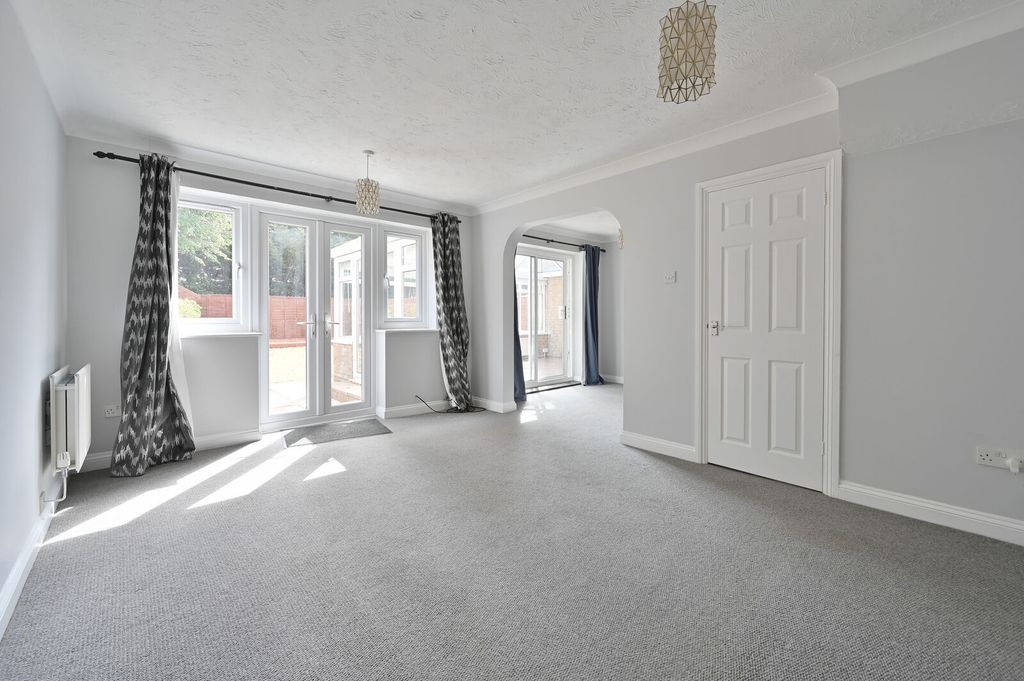 Property photo 2 of 23