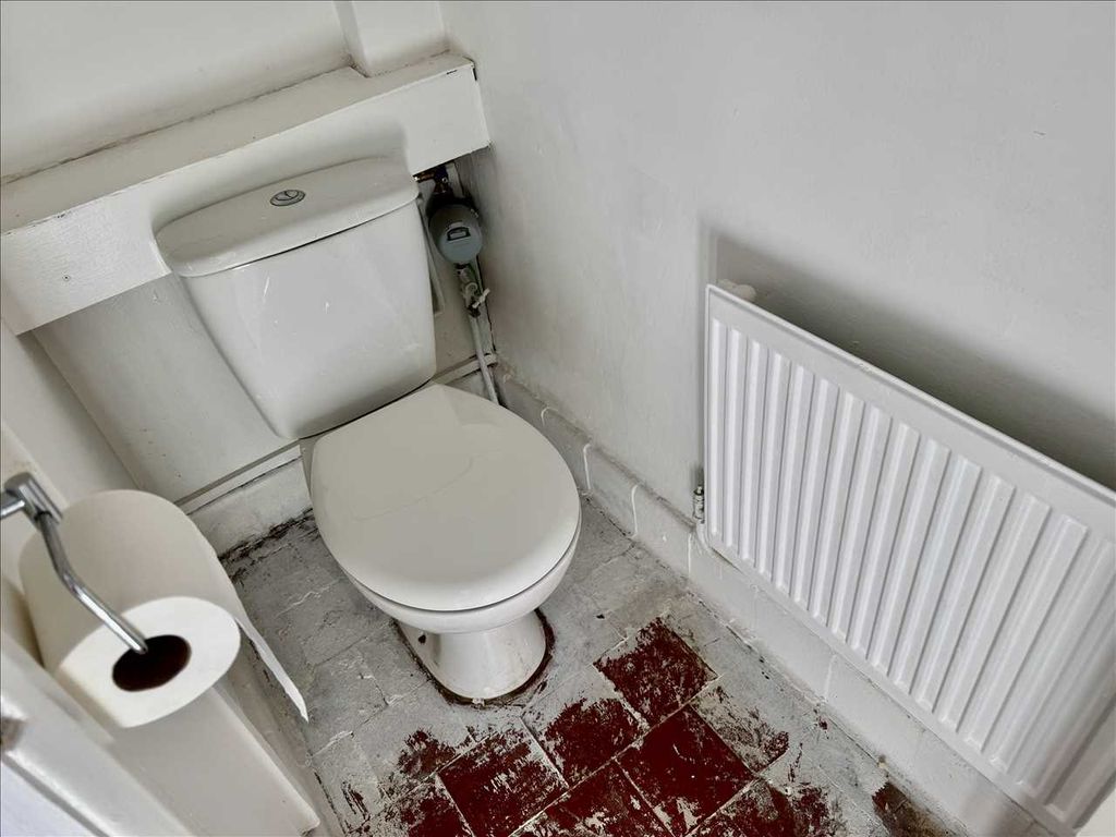 Property photo 2 of 9 Guest WC