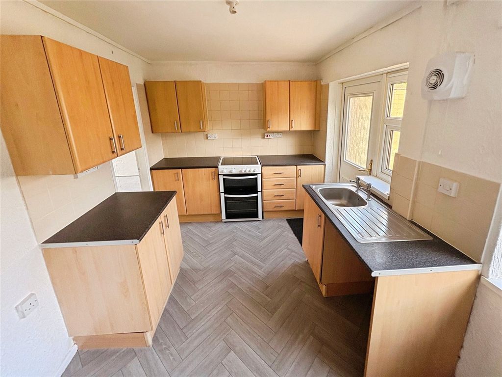 Property photo 3 of 9 Dining Kitchen