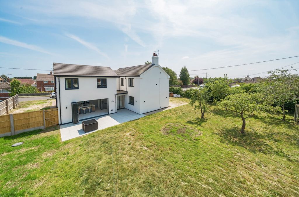 Property photo 1 of 28 -685037269E40A-l-2-1306754-2-684c5918c1d31-Arw-2