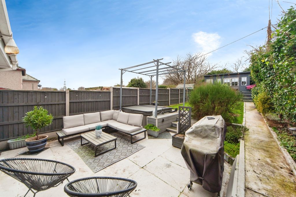 Property photo 3 of 31