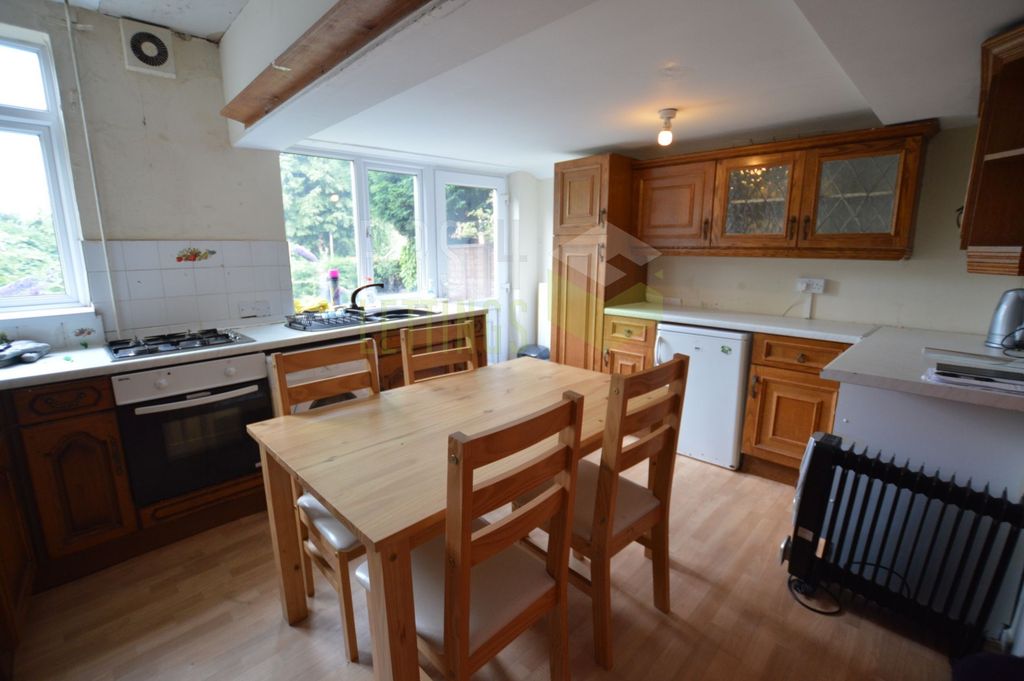 Property photo 2 of 14 Kitchen