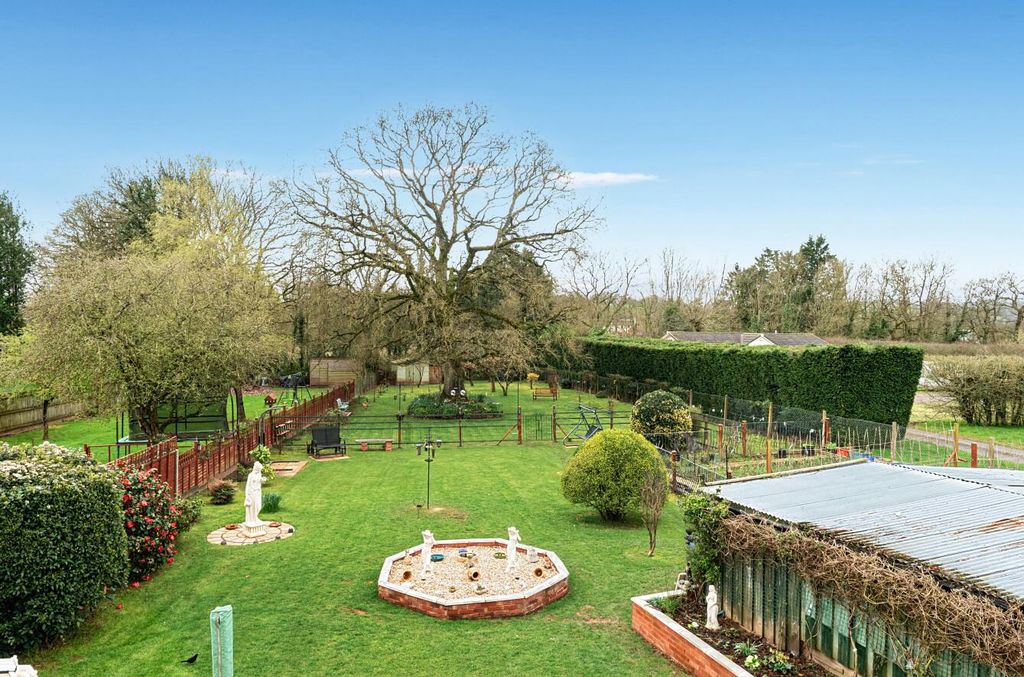 Property photo 2 of 24 0.33Acre Back Garden