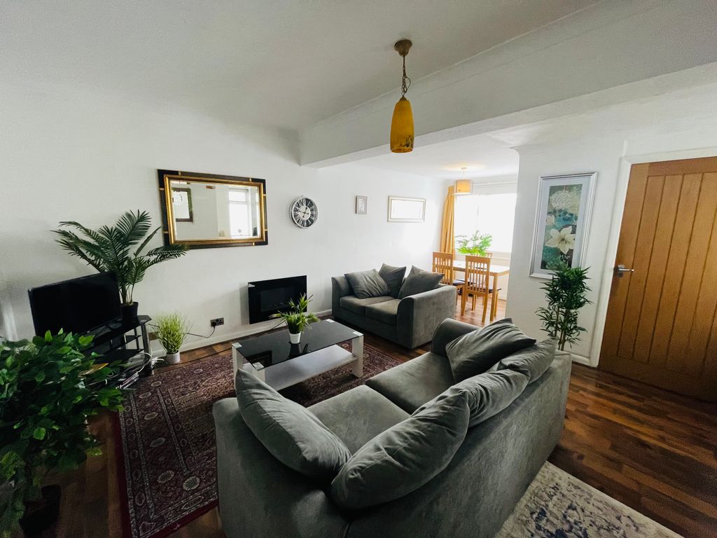 Property photo 2 of 13 Blake Lounge 3