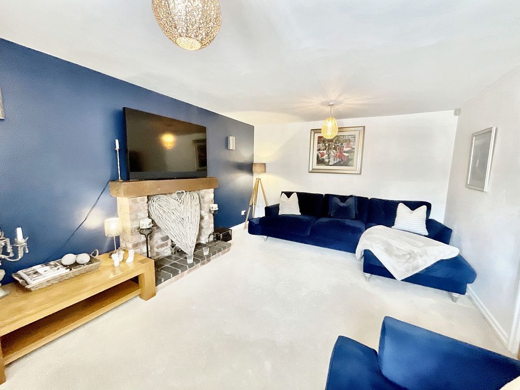 Property photo 2 of 21