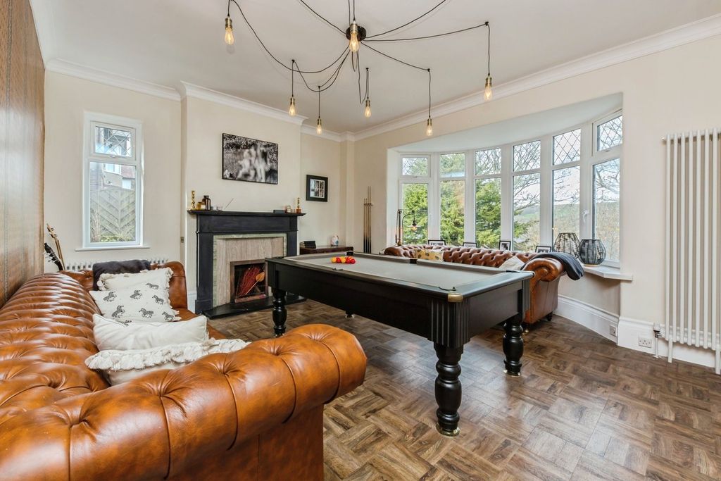 Property photo 2 of 34