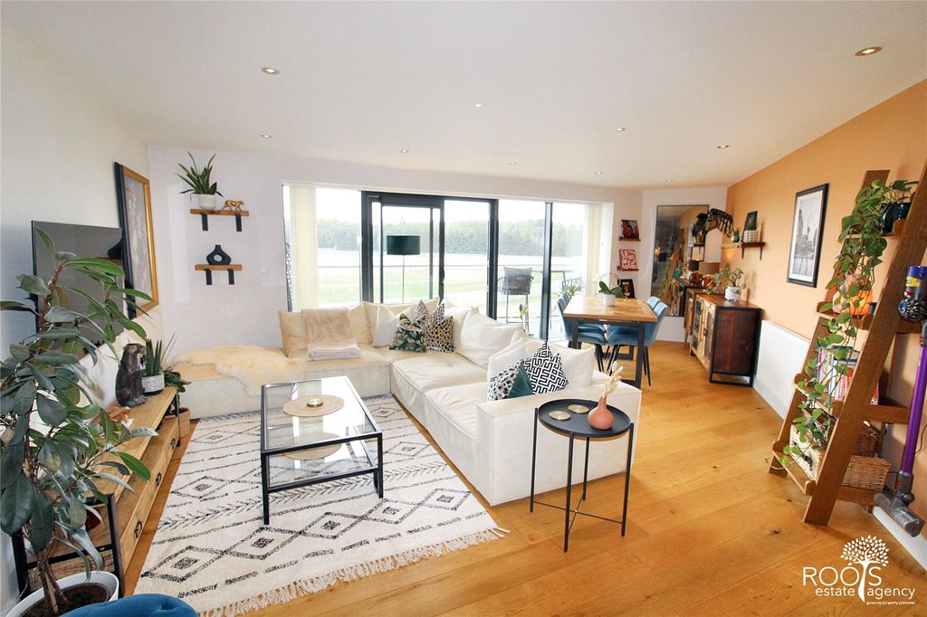 Property photo 3 of 21 Living Place