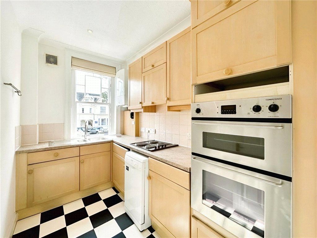 Property photo 3 of 6 Kitchen