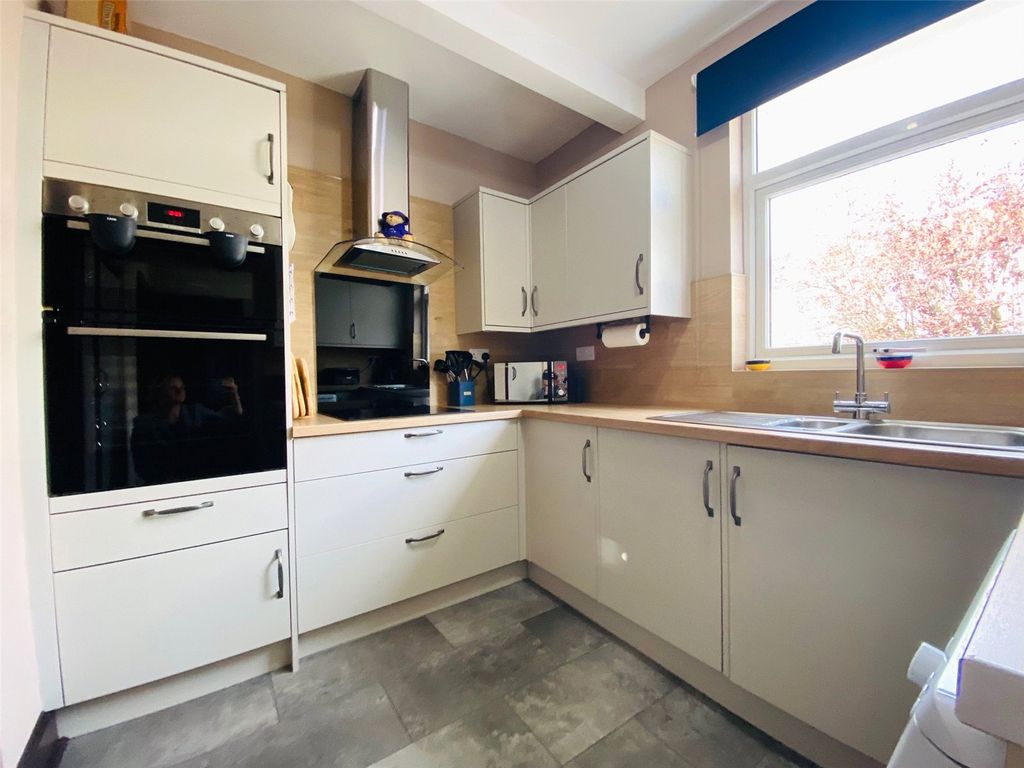 Property photo 2 of 19 Kitchen