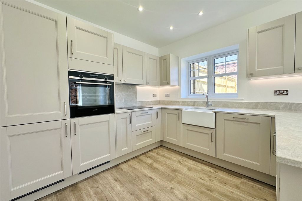 Property photo 2 of 10 Picture No. 24