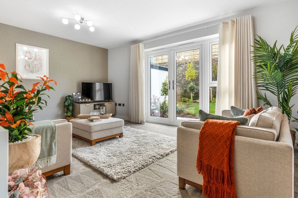 Property photo 2 of 17 Show Home