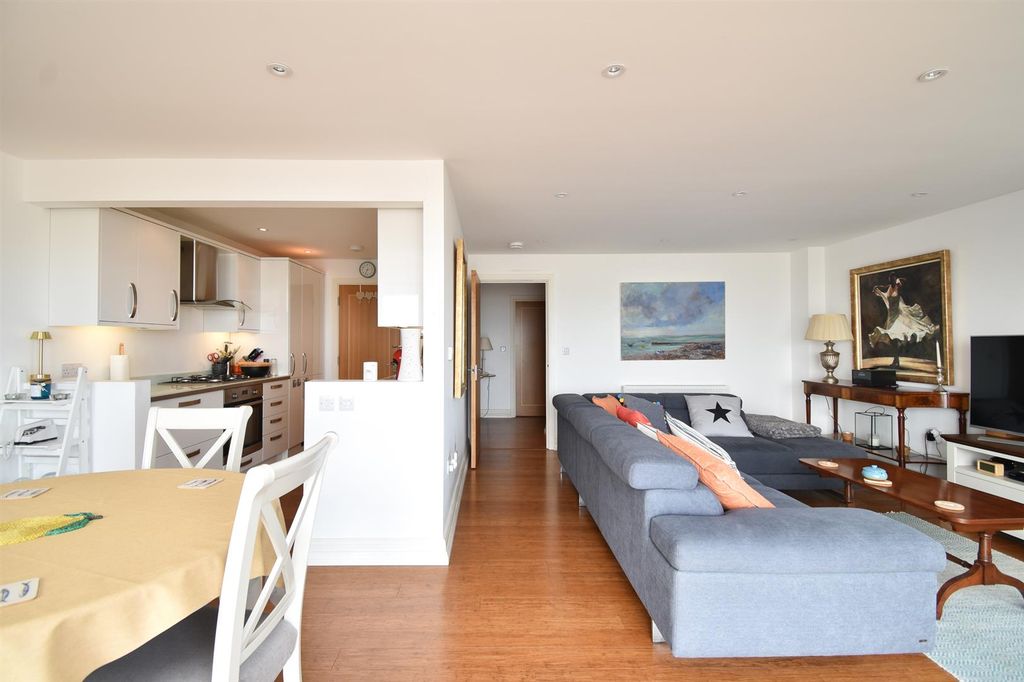 Additional image 20 of 2 bed flat for saleRock-A-Nore Road, Hastings TN34