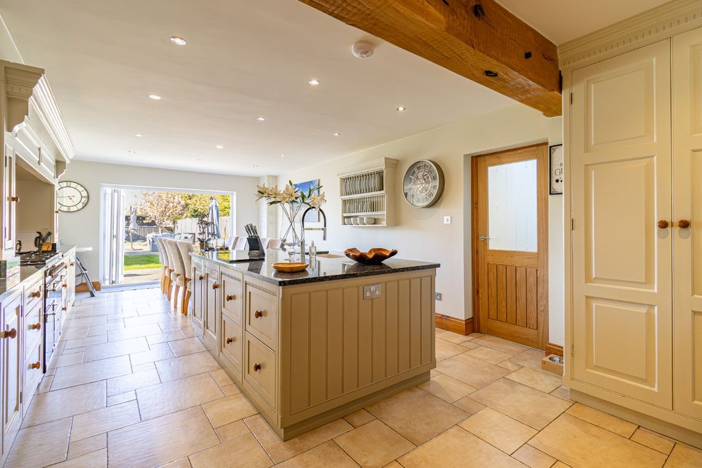 Property photo 2 of 52 4842481